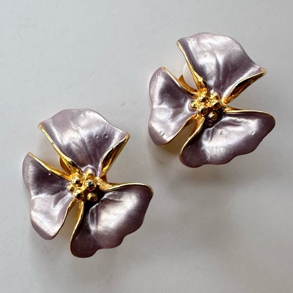 Vintage Chanel 1950s Rare Gilt Hydrangea Flower Clip Earrings by Lina Baretti - Picture 5 of 13